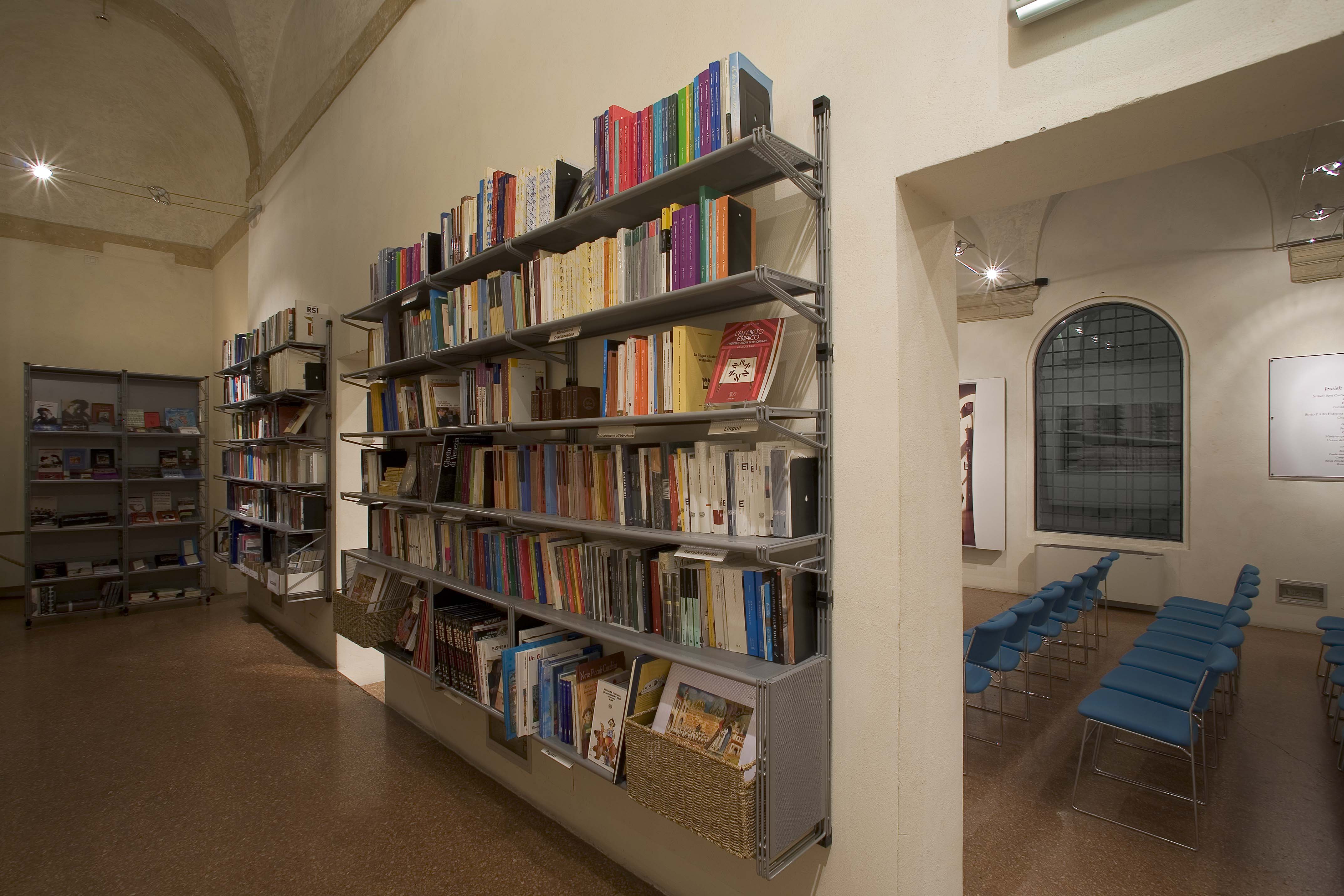All'interno della libreria Meb, volumi e sala conferenze